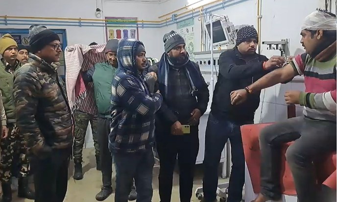 Criminals stole Rs 50 lakh at gunpoint.