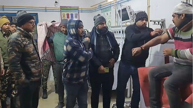 Criminals stole Rs 50 lakh at gunpoint.