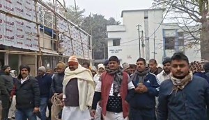 Lallu Mukhiya, who had arrived from Bhagalpur jail for a court appearance, reached Barh.