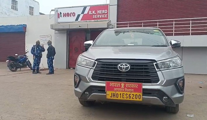 Income Tax team conducts major raid in Raxaul, from Tanishq 