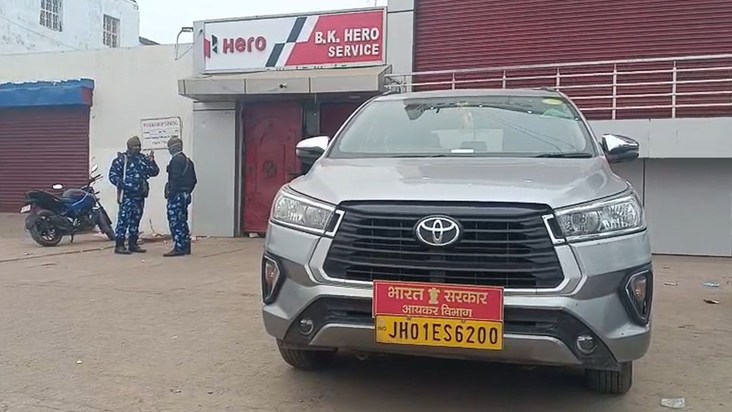 Income Tax team conducts major raid in Raxaul, from Tanishq 