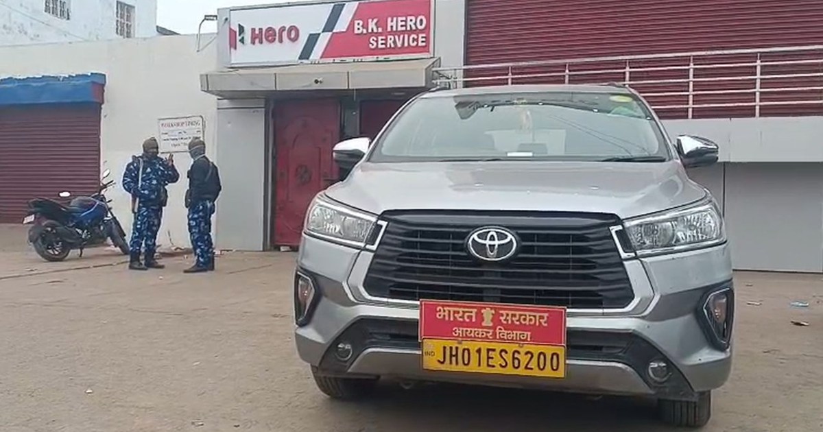 Income Tax team conducts major raid in Raxaul, from Tanishq 