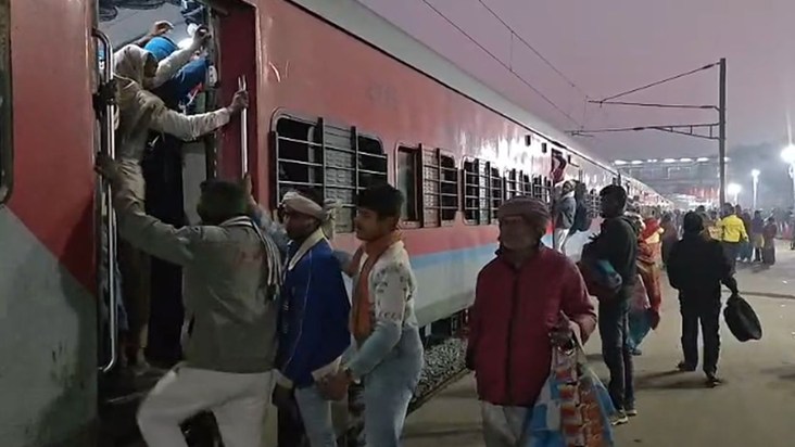 The engine of the Patna-Katihar Intercity train failed at Ba