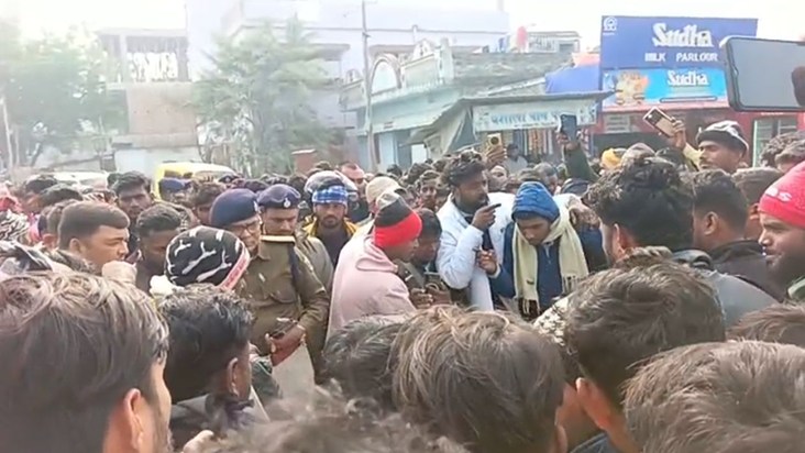 A young man who went on a picnic with his friends was beaten