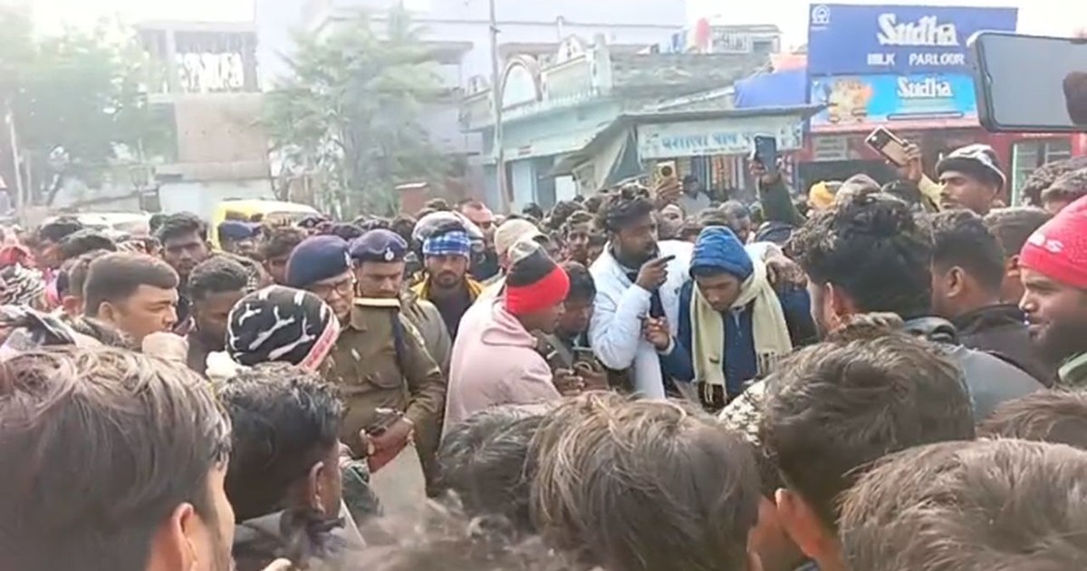 A young man who went on a picnic with his friends was beaten