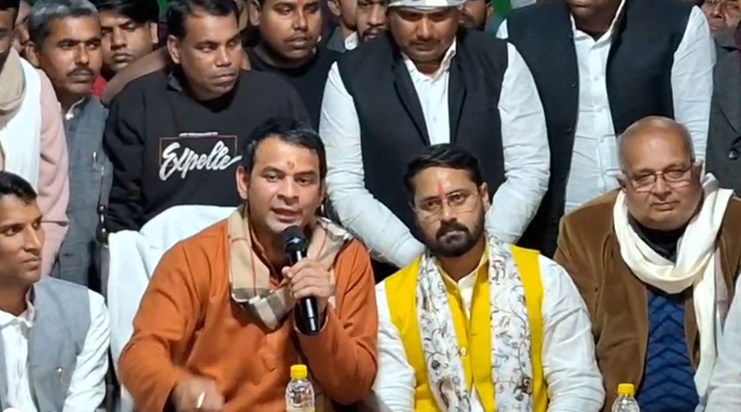 Tejashwi has been surrounded by traitors.