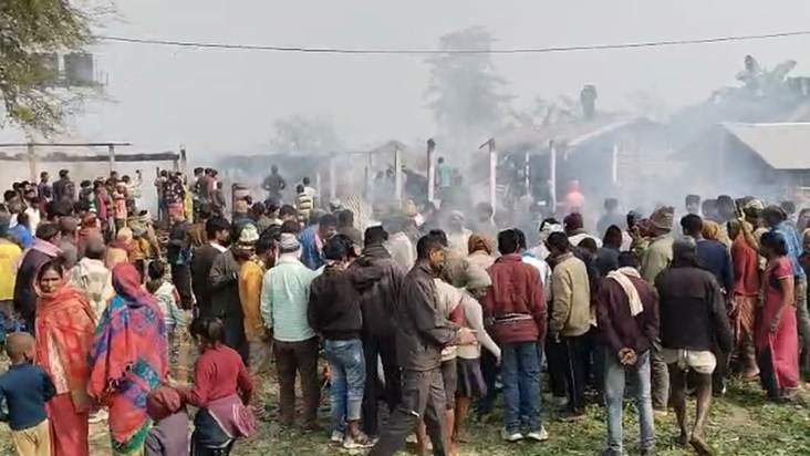 katihar me aag me jale 14 pariwar