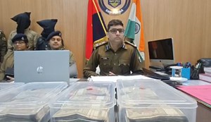 A water vendor in Patna had looted 22 lakh rupees.