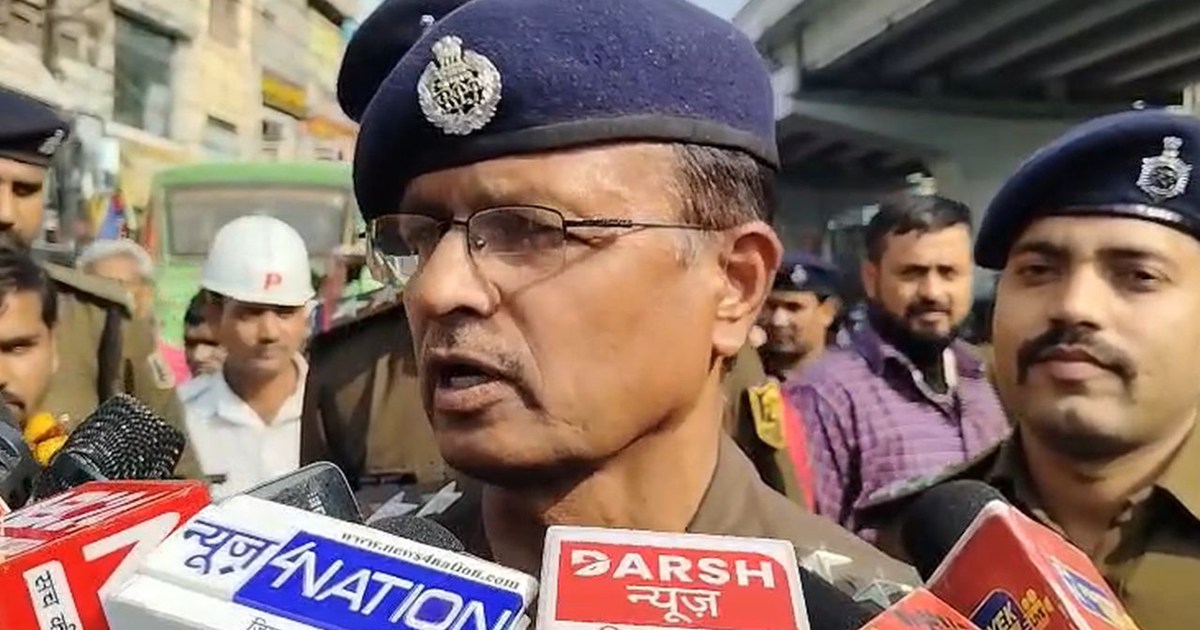 patna me police ne apnaya gandhigiri style 