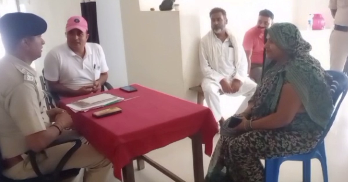 The husband was tormented by the fear of his wife's escape, 