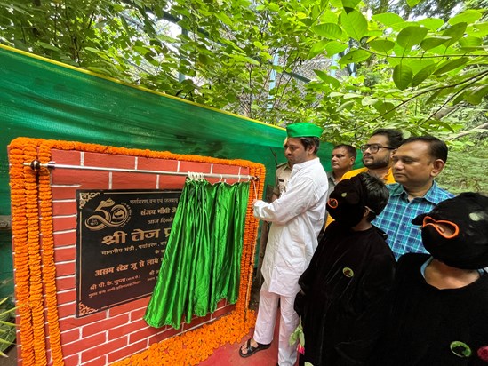 tej pratap yadav patna zoo on cycle baghira new leopard tej pratap yadav patna zoo on cycle baghira new leopard