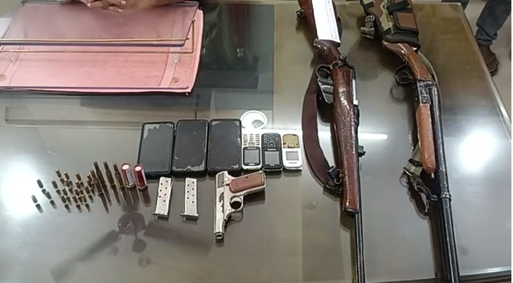 jehanabad Jehanabad police arrested five criminals with arms
