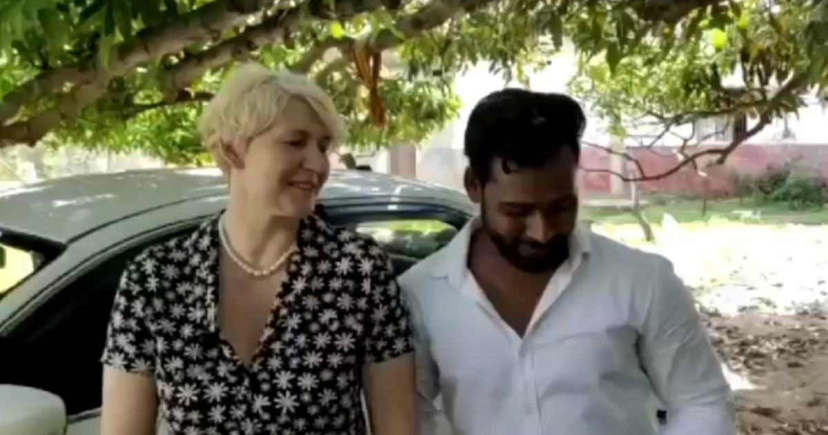  Girlfriend reached Hazaribagh from Poland in love