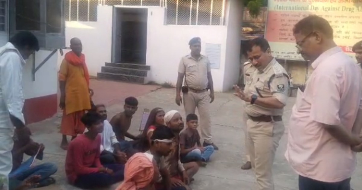 The victims' family staged a sit-in against the police offic