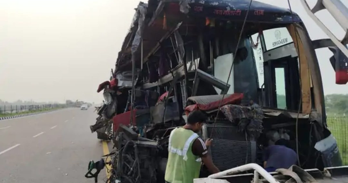 Breaking Double decker bus coming from Delhi to Bihar overtu