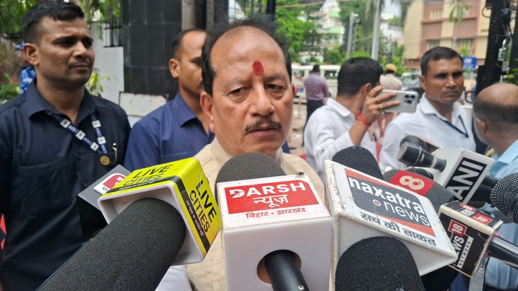 Lalu yadv ke chartr plen se mumbai jane pr vijy singha ka bd Lalu yadv ke chartr plen se mumbai jane pr vijy singha ka bd