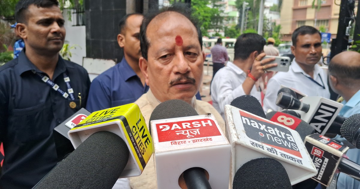 Lalu yadv ke chartr plen se mumbai jane pr vijy singha ka bd