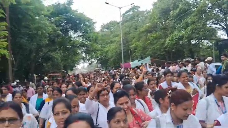 Thousands of ANMs protest in entire Bihar including Patna Thousands of ANMs protest in entire Bihar including Patna