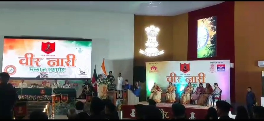 Honoring the families of the martyred soldiers of Kargil Honoring the families of the martyred soldiers of Kargil