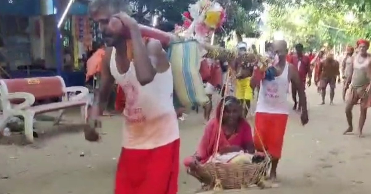 Shravan Kumar of Kalyug is seen on the Kanwaria path in Sawa