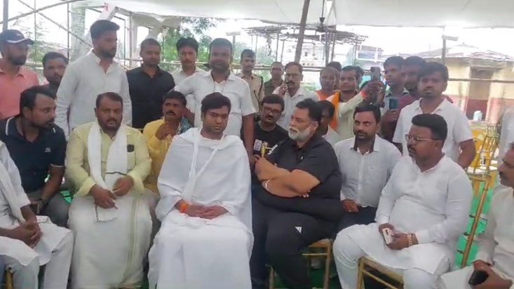 After meeting Mukesh Sahni, Pappu Yadav demanded an all-part After meeting Mukesh Sahni, Pappu Yadav demanded an all-part