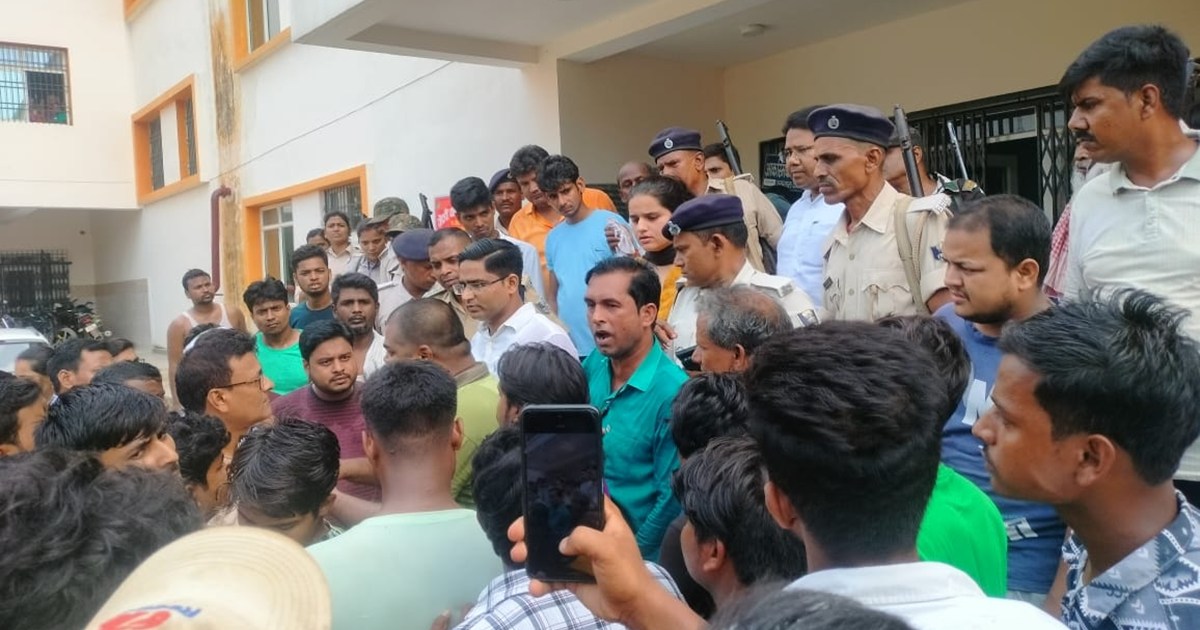 Four workers died a painful death due to suffocation in Dhak