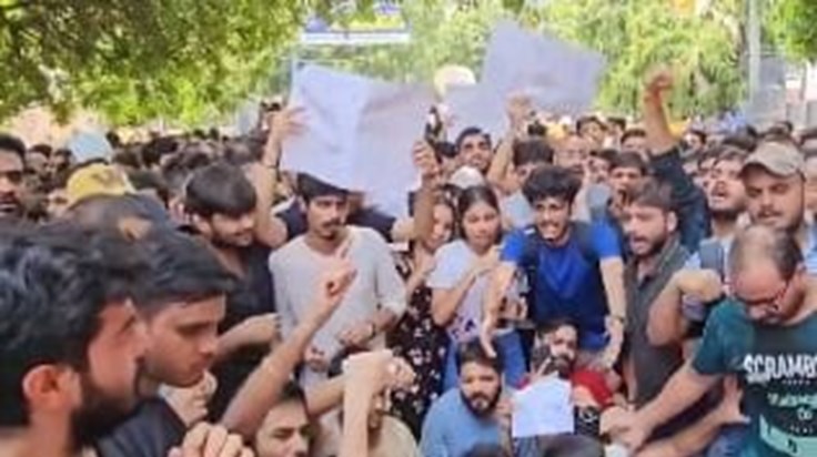 Student organization angry after the death of three in coach Student organization angry after the death of three in coach