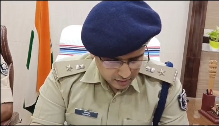 Four criminals including one with a bounty of Rs 2 lakh arre Four criminals including one with a bounty of Rs 2 lakh arre
