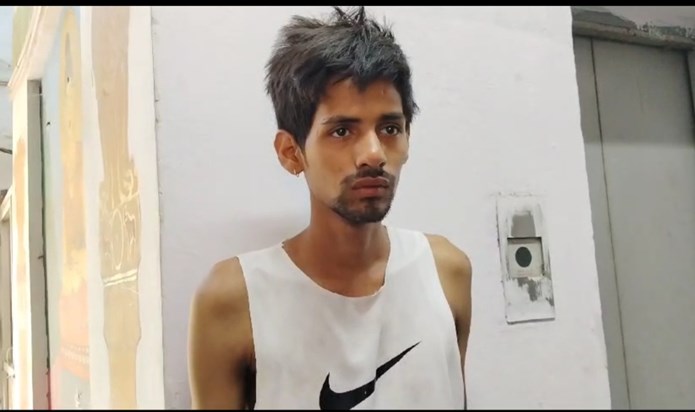 A youth who snatched a mobile phone in Patna was arrested re A youth who snatched a mobile phone in Patna was arrested re