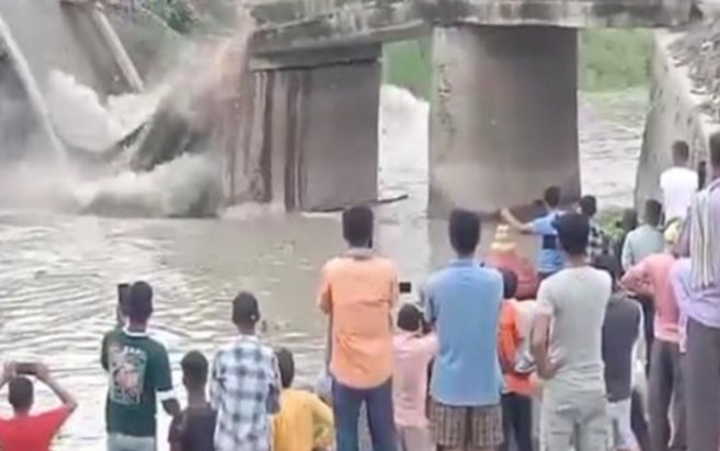 Now bridges have collapsed in Siwan and Chhapra too Now bridges have collapsed in Siwan and Chhapra too