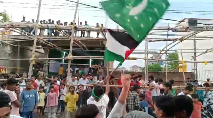 Palestinian flag was hoisted in Darbhanga, SSP ordered inves Palestinian flag was hoisted in Darbhanga, SSP ordered inves