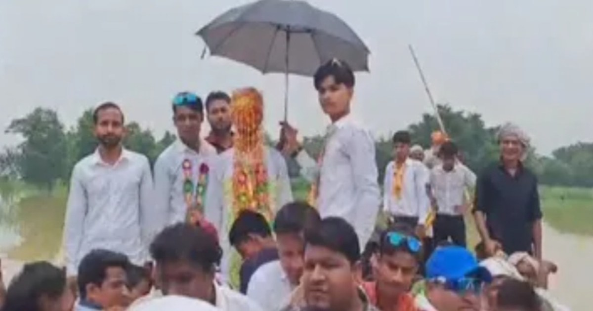 Groom Raja on the boat, Inside Story