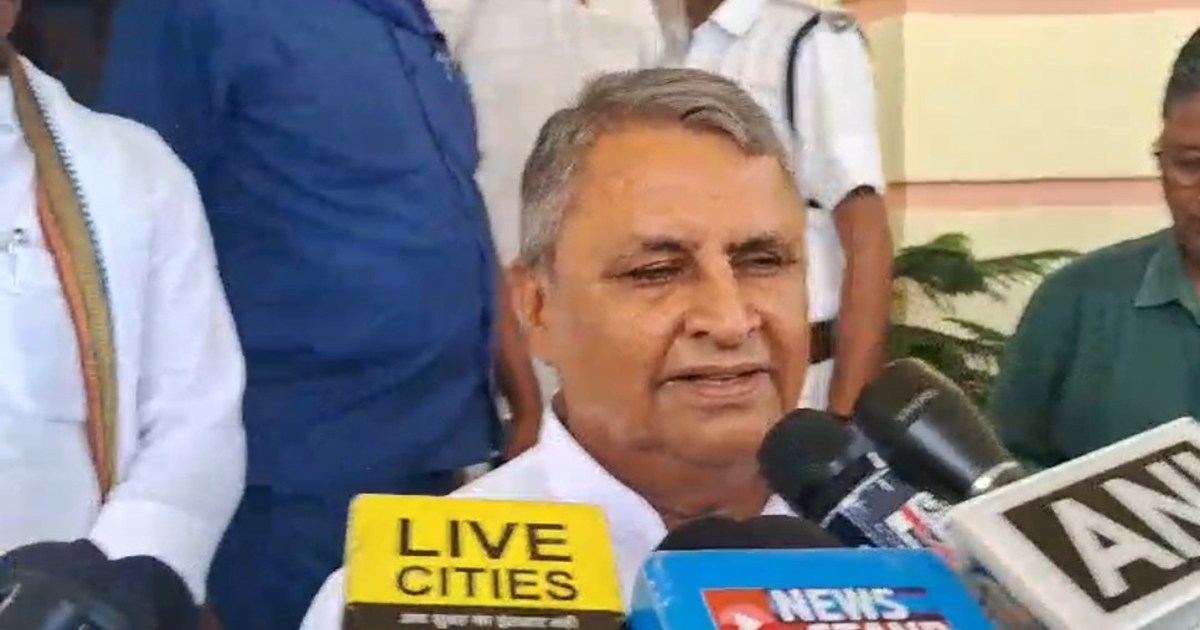 Vitt mntri vijy chaudhri ka bda byam