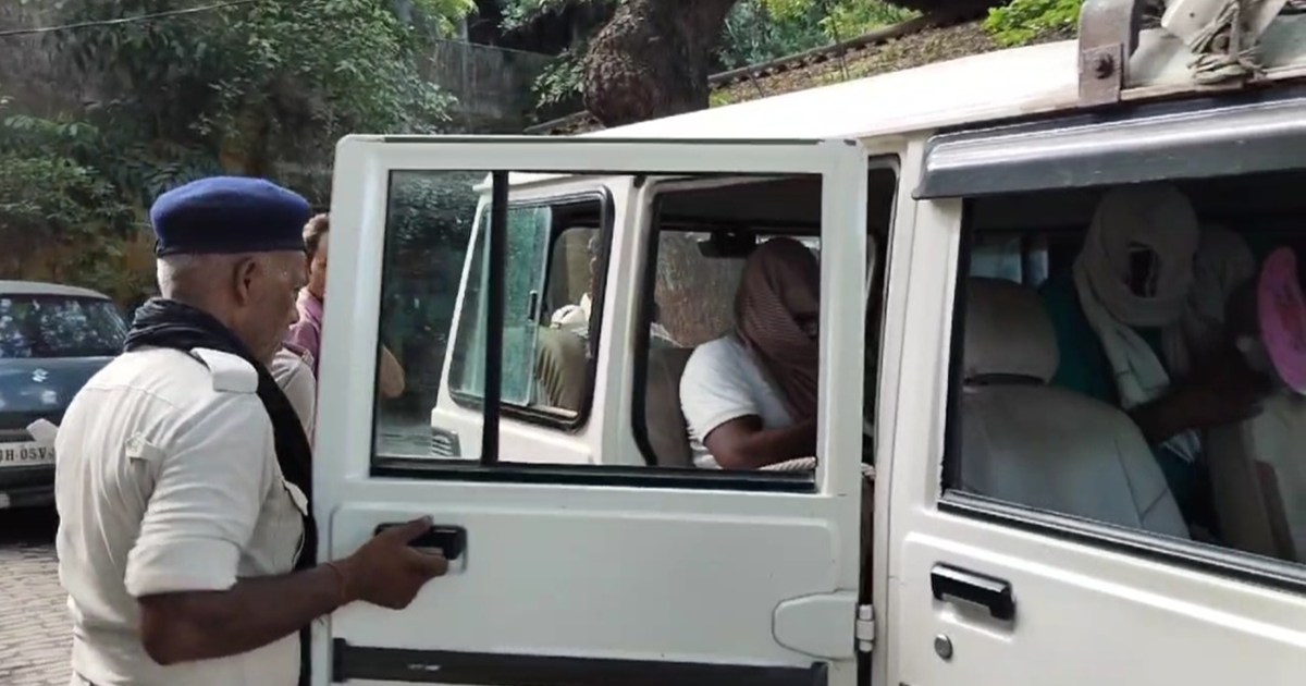 BMP jawan arrested red handed while smuggling liquor in Bhag