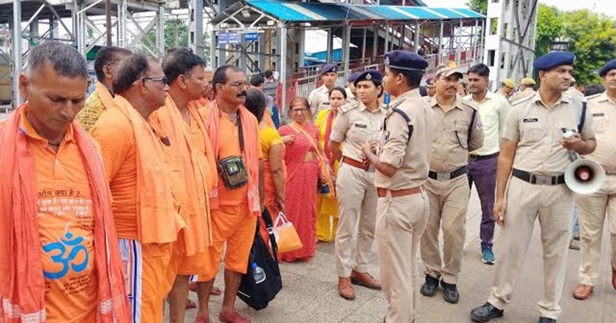 Attack on Kanwariyas in Train 