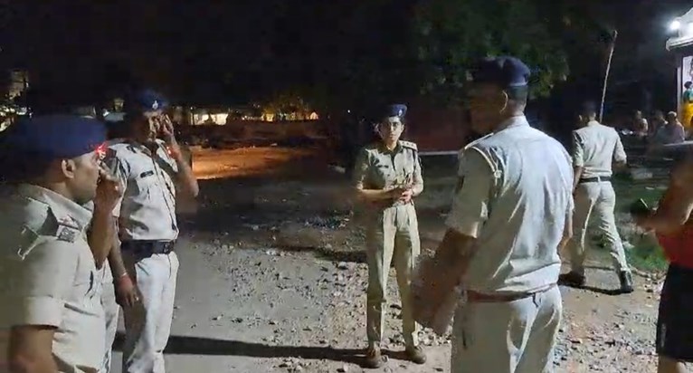 Clash between two groups in Patna, bike and scooty caught fi Clash between two groups in Patna, bike and scooty caught fi