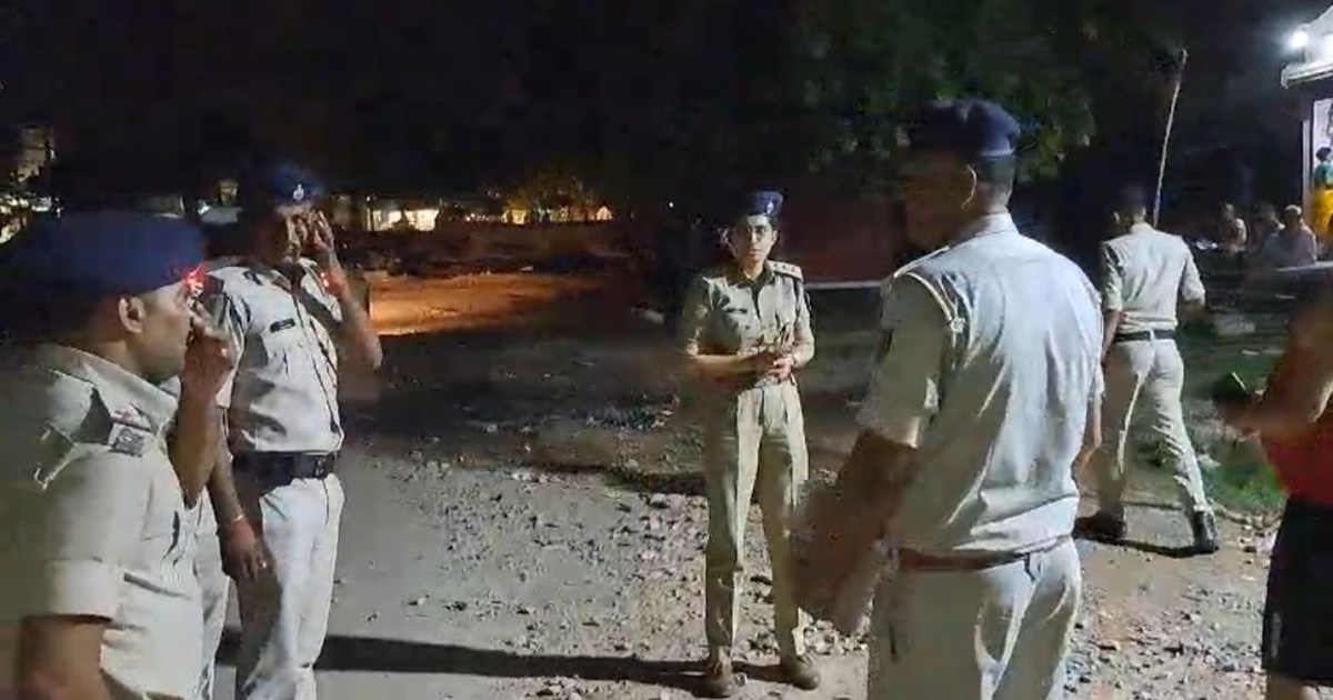 Clash between two groups in Patna, bike and scooty caught fi