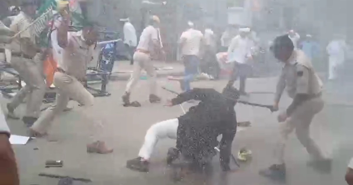 Lathi charge on Congress workers in Patna, stone pelting on 