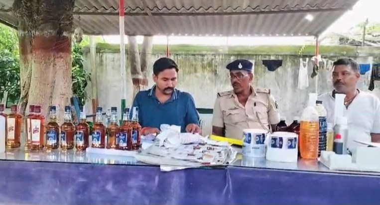 Foreign liquor factory exposed in alcohol-prohibited Bihar Foreign liquor factory exposed in alcohol-prohibited Bihar