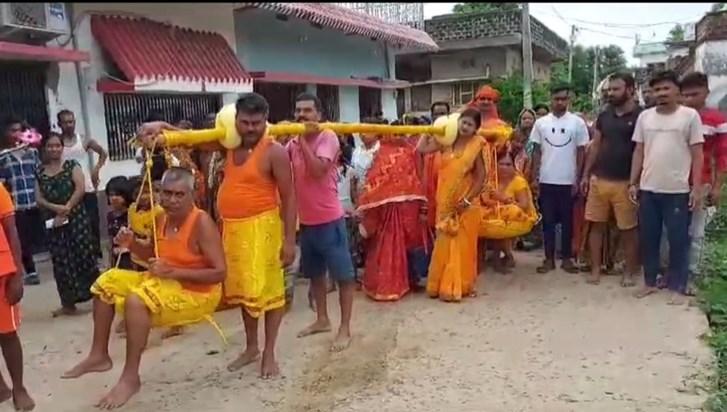 Jehanabad's sandalwood saffron garment Shravan Kumar Jehanabad's sandalwood saffron garment Shravan Kumar