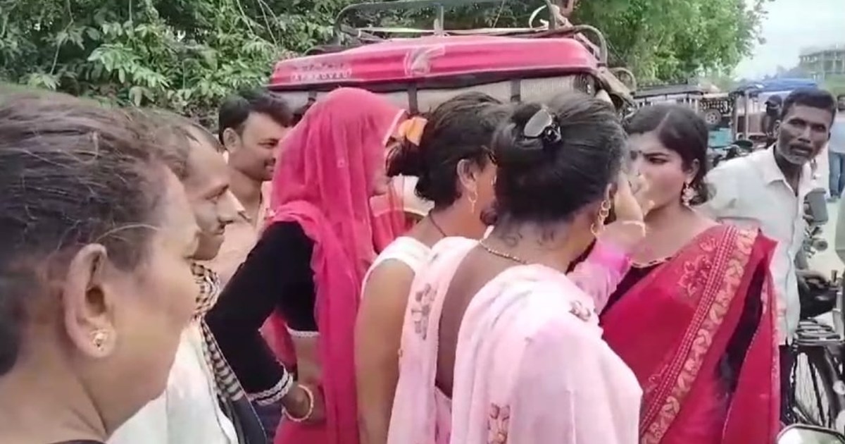 When real and fake eunuchs fell into each other on India Nep