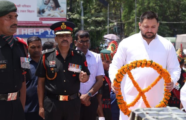 Samrat Choudhary and Tejashwi Yadav paid tribute to the brav Samrat Choudhary and Tejashwi Yadav paid tribute to the brav
