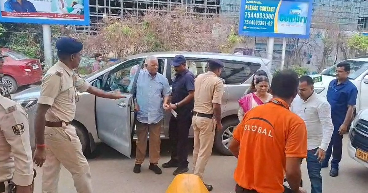 Lalu yadv pure priwar ke sath nikle mumbai