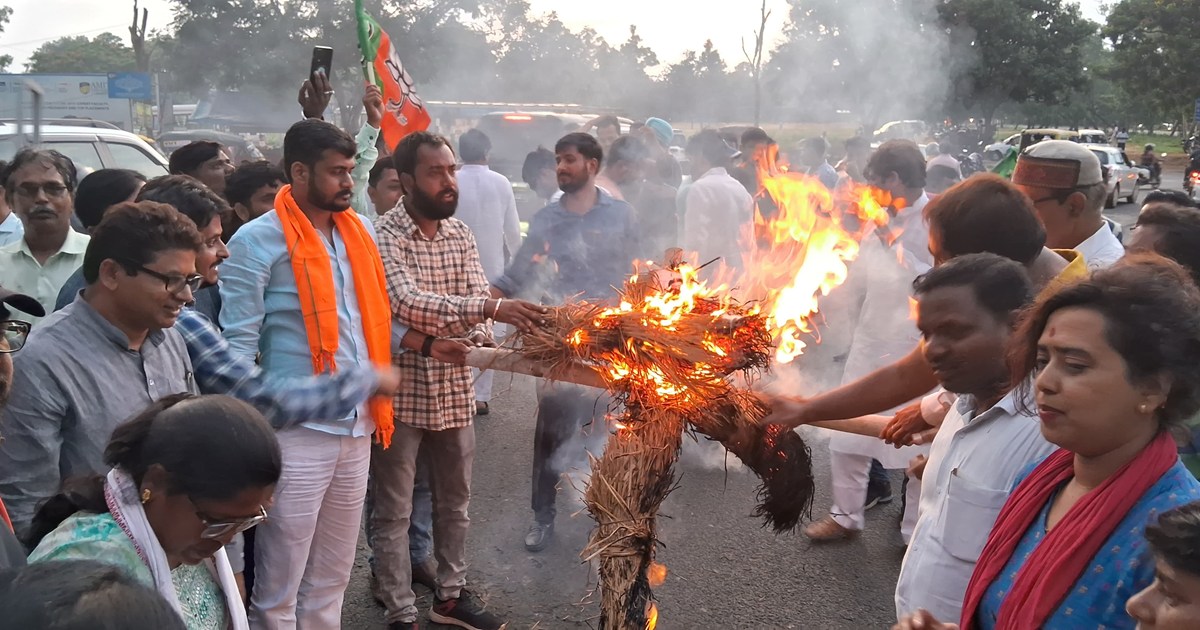 Jharkhand BJYM With Assistant Police 