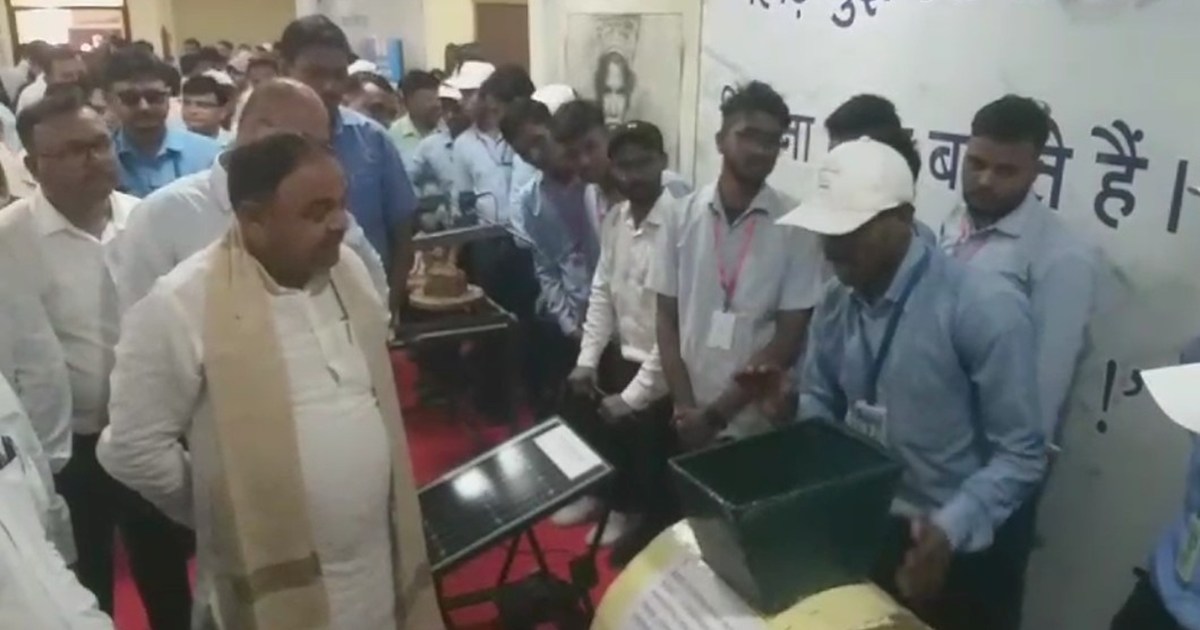 Vishv yuva kaushl divs karykrm ka aayojn 