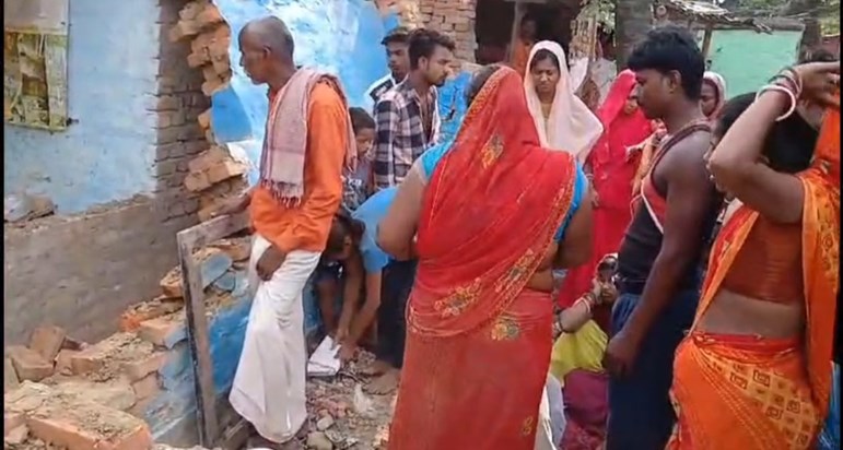 Eight members of a family were buried in Darbhanga Eight members of a family were buried in Darbhanga