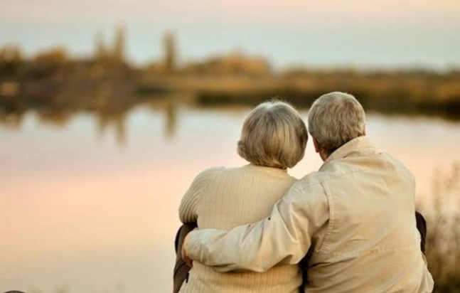 To live and die with you, the elderly couple's funeral proce To live and die with you, the elderly couple's funeral proce