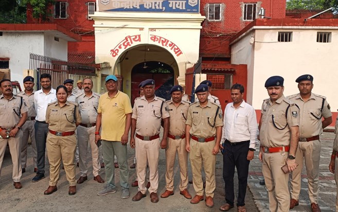 Raid for 3 hours in Gaya Central Jail Raid for 3 hours in Gaya Central Jail