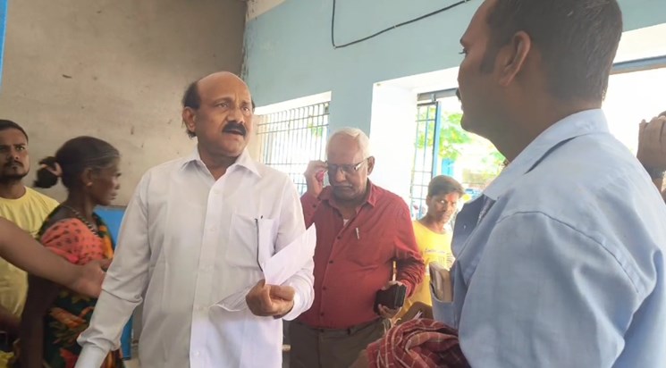 Jamui DM arrested the data operator on the complaint of ille Jamui DM arrested the data operator on the complaint of ille