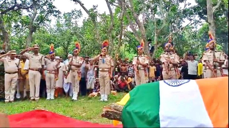 Ajay Jha, who was martyred in Manipur, was given a final far Ajay Jha, who was martyred in Manipur, was given a final far